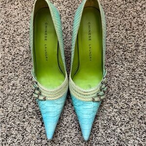 Chinese Laundry Two-Tone Mint and Aqua Pointed Toe Heels